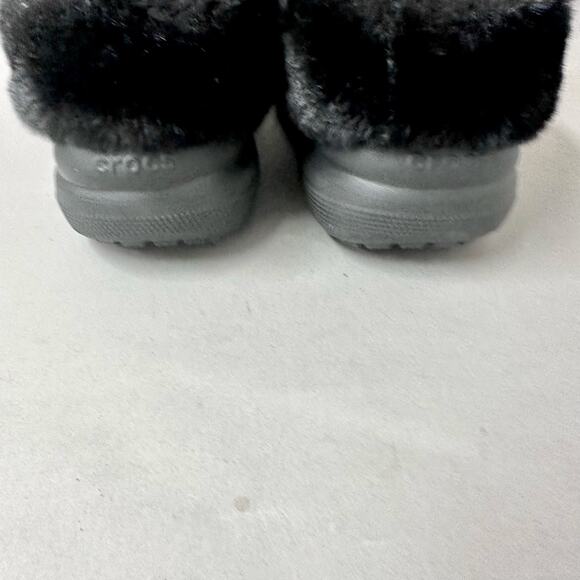 Crocs Furever Crush Platform Clog in Black Plush Women's Size 7 Mens Size 5 - Picture 7 of 15